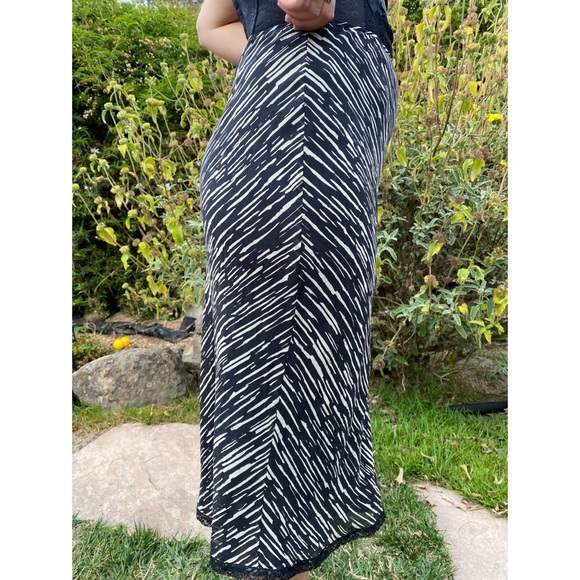 🦓Gorgeous midi silk zebra stripe skirt🦓 - Picture 3 of 3